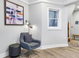 Modern Bliss 466: Luxurious 3BR condo in Bay Harbor with stunning lake views.
