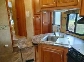 32ft Cozy Camper on 7 Acres, Pond