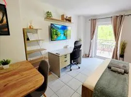 The Garden Studio - Spacious Balcony