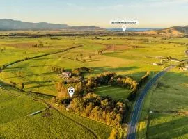 Wave & Willow Retreat- Sleeps 16 & 5 mins to beach