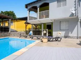 Appartement charmant à Lamentin avec piscine