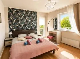 Nice 2 BR apartment, 15 min from the Old Town !