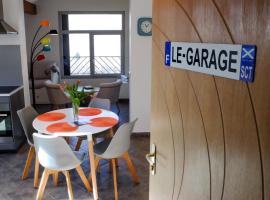 Appart'hôtel "Le Garage"，位于尚普索地区圣博内的带停车场的酒店