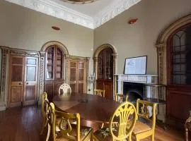 Uppercourt Manor