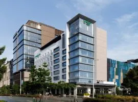 Holiday Inn & Suites Sunshine Coast by IHG