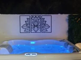 Le Chalet romantique avec jacuzzi privatif