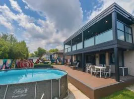 Luxe Home Near Limeridge - Sleeps 11 - Pool