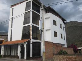 Hotel Los Pilares，位于Carhuaz的酒店