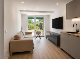 Modernes Apartment - Bis 5 Personen - Terasse & Küche & WLAN - W1