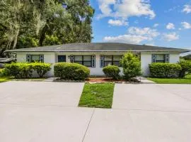 The Blue Door Retreat Duplex, Both units included