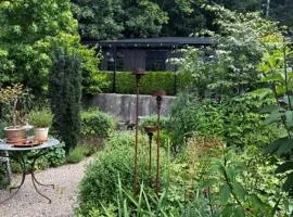 Garden Living next to Ästad Vingård