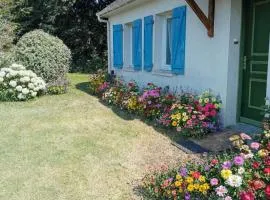 House with garden near the sea in Mesquer