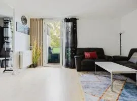 Urban Living 3 minutes from S-Train