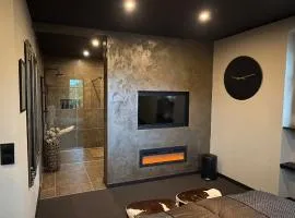 4 Rooms Pixel A