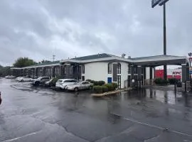 塔斯卡卢萨 - 阿拉巴马大学套房戴斯酒店