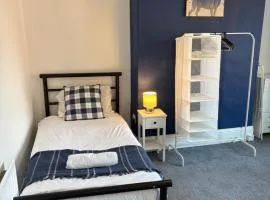 Bensham Ave - Spacious 4 bdrm Close to Newcastle