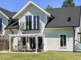 Nice Home In Västervik With Lake View