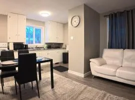Entire Private Unit, Free Parking, Self Check-In