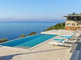 Villa Oneiro Exclusive Escape With Private Pontoon & Luxe Amenities