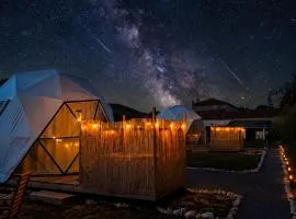 ESCAPADE INSOLITE - Dômes, Tipis, Aire de Camping-cars & Vans