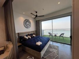 Hotel Novo - Luxurious Studio In Supernova，位于新德里的酒店