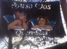 Pouso dos Querubins，位于蒂拉登特斯的山林小屋