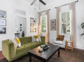 Downtown 3BR Cottage: 5m Walk Pets OK