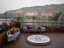 Lavasa Lake Palace，位于拉瓦萨市的酒店