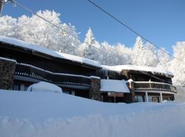 Chalet Hotel Les Marmottes 2 étoiles NN，位于Montferrier的酒店