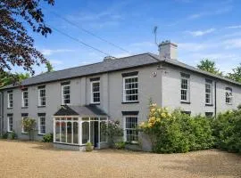 Stubbs House, Loddon, sleeps 20, 2 hot tubs