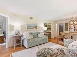 Beachy Island Retreat - Minutes to East Beach, Pier Village & Golf