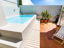 Casa da Zu Stylish Pool House with Glass Lounge