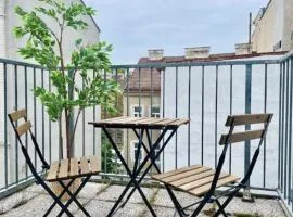 Rooftop Apartment with Free Parking & AC