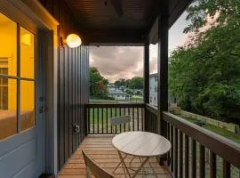 Top Level, Chill Vibe, Fenced, Walk Downtown, Pets