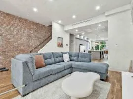 Jimmy's Brownstone Penthouse! Its Personal, Luxury, Your home away from home!!