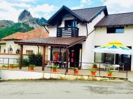 Mountain Lodge - Cabana din munții
