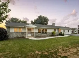 New! Cozy Family Getaway: Amish Farmland|Patio|Washer & Dryer|Central Lancaster County