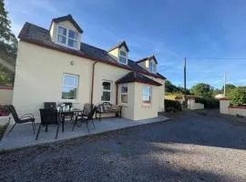 3-Bed House Sleeps 6 with Garden and Parking