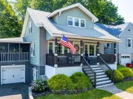 Convenient cozy home: Porches, Fire Pit, Games