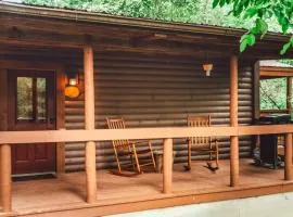 Romantic Cabin King Bed 12-Acre Getaway