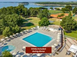 Arena Hotel Holiday