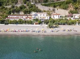 Testa di Monaco - Basic Beach Accommodations