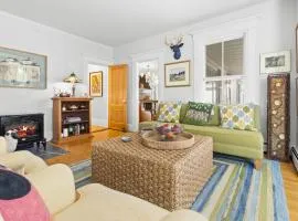Pom Cottage - 3BR waterfront cottage near Acadia