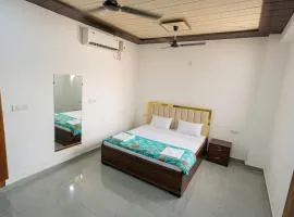 Omji Ashram - Ramnagar 10 min from Shri Banke Bihari Temple