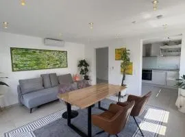 Designerwohnung im Hainpark mit Balkon und Air Condition