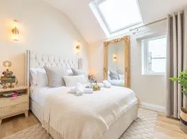 Beach House - Luxury 3-BDR - Guests 6 - WiFi - Hot Tub - Free On-Street Parking