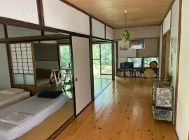 KNA healing house くうねるあそぼ ペットと泊まれる宿 自炊ok広々と大らかな自然の中で過ごしたい方に