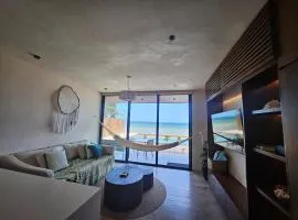 Beachfront , alberca y terraza