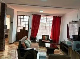 Casa de 3 pisos con área de gym y entretenimiento 4 habitaciones para hasta 8 personas