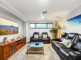 Spacious 4-Bed Retreat Near Meadow Springs